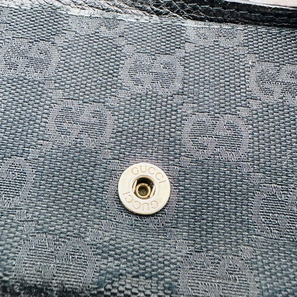 Gucci Gold Emblem Wallet - Picture 7 of 12